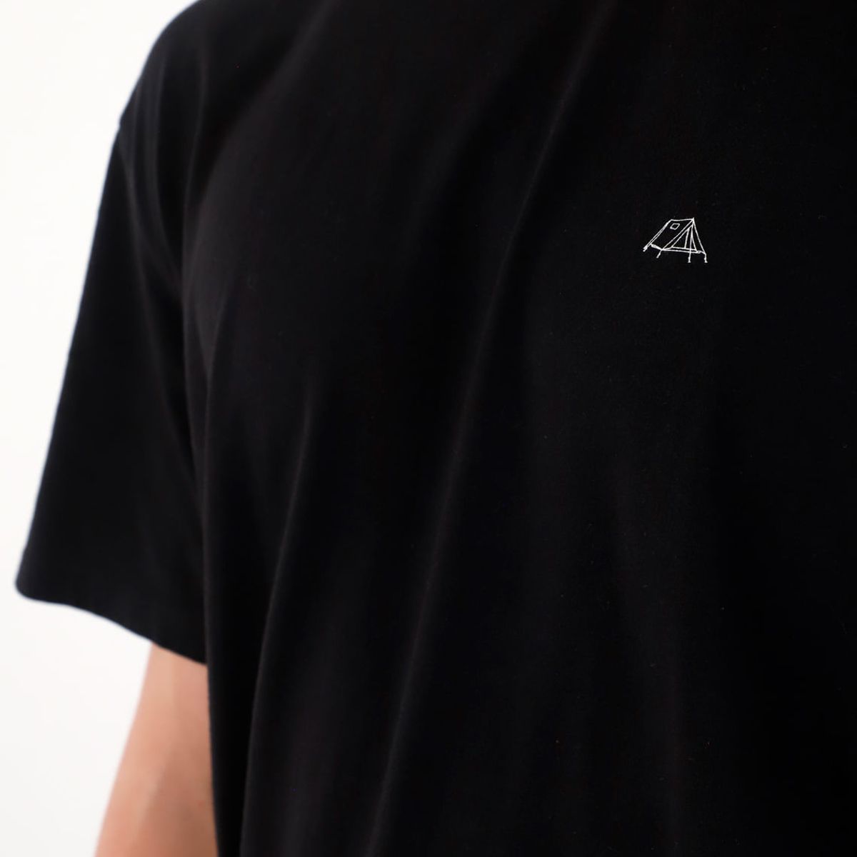 TENNIS - Camiseta básica estampada en espalda negro para hombre