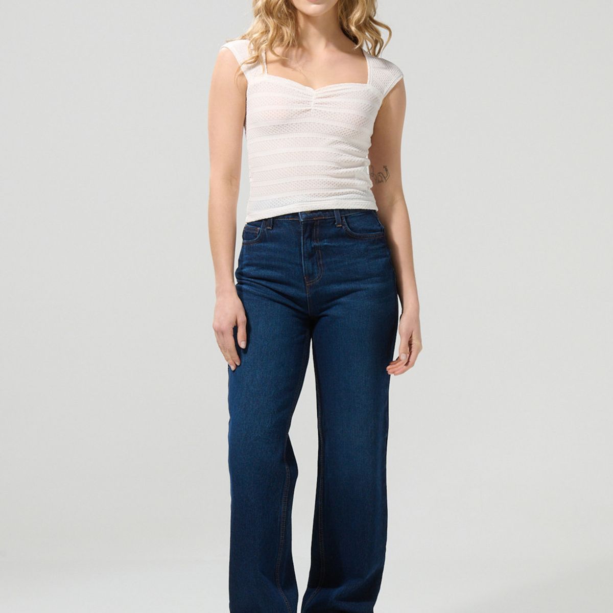 KOAJ - KOAJ Camiseta unicolor con escote corazón y recogido en fre Mujer