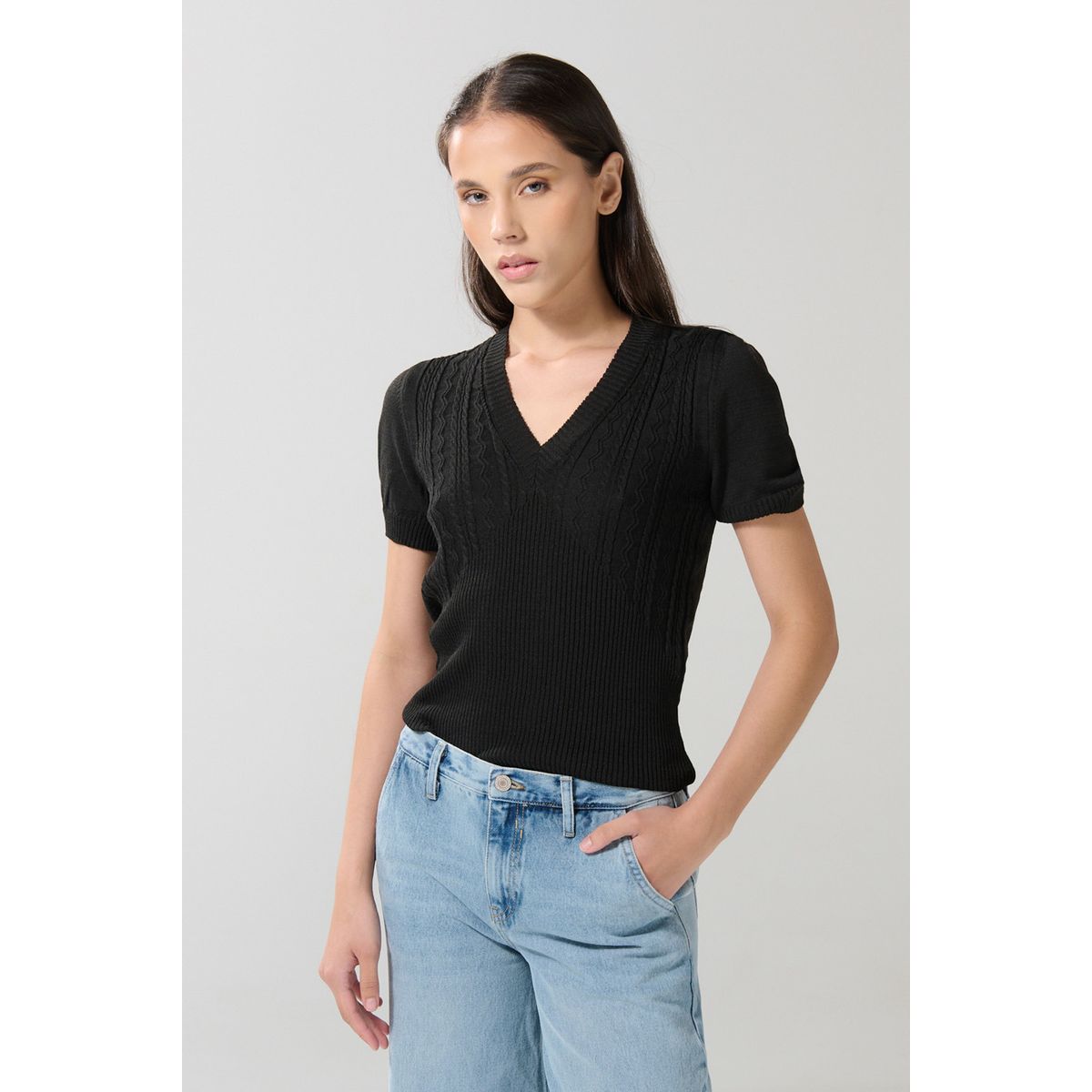 KOAJ - KOAJ SUETER NEGRO TEJIDO EN TRENZAS CUELLO EN V MANGA CORTA Mujer