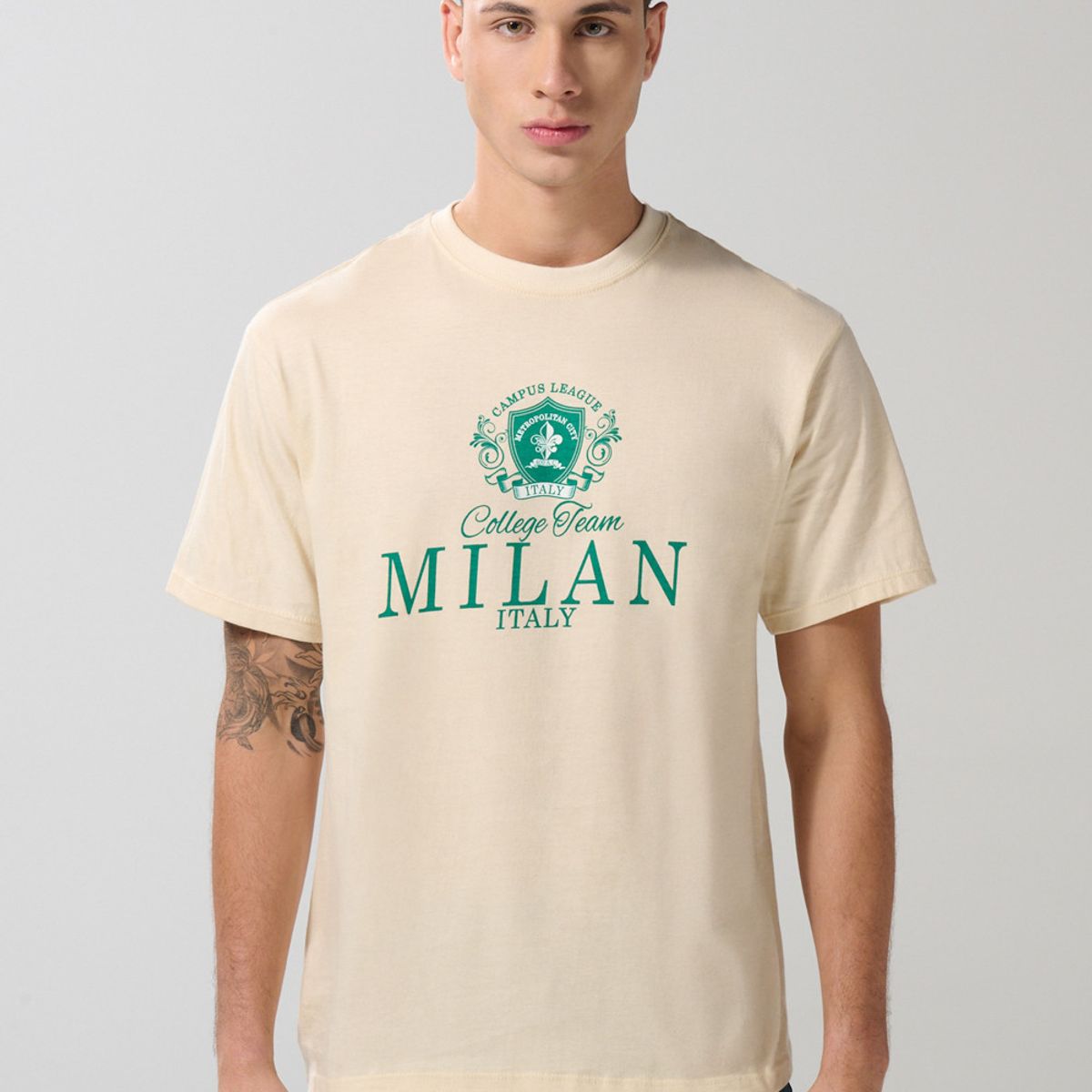 KOAJ - KOAJ Camiseta kaki con texto college en frente y manga corta Hombre