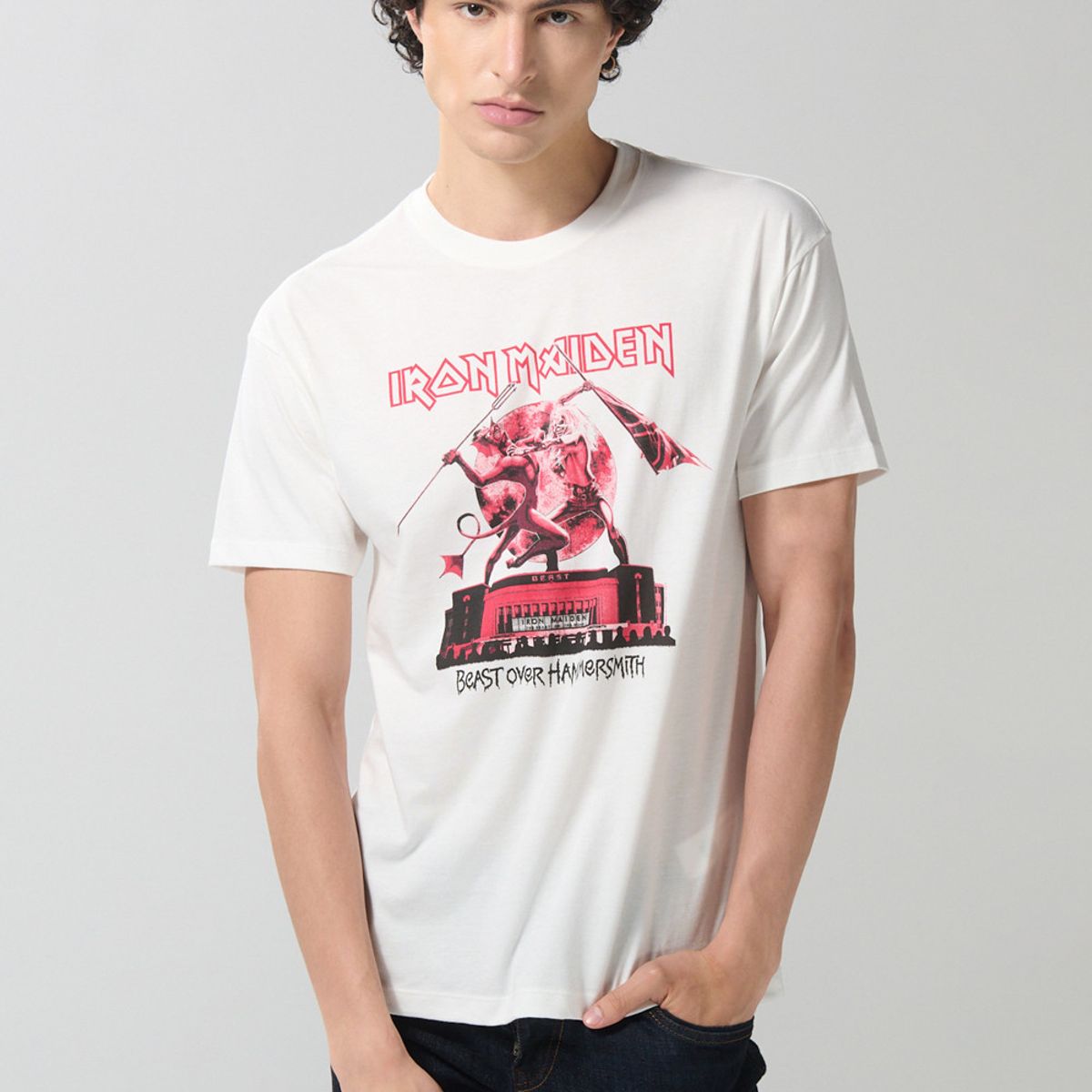 KOAJ - KOAJ Camiseta crema clara de Iron Maiden manga corta Hombre