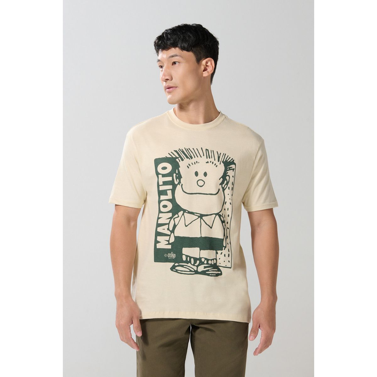 KOAJ - KOAJ Camiseta kaki clara cuello redondo con arte de Mafalda Hombre
