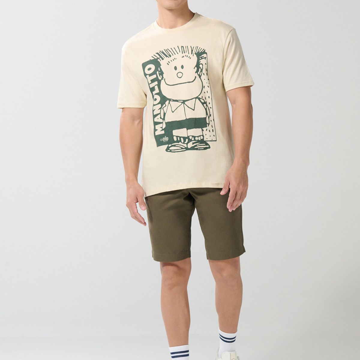 KOAJ - KOAJ Camiseta kaki clara cuello redondo con arte de Mafalda Hombre