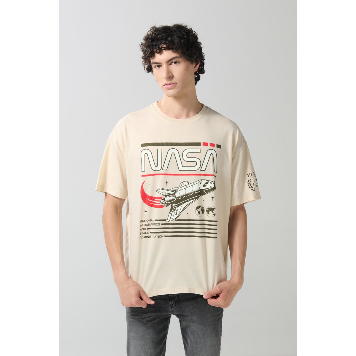 KOAJ - KOAJ Camiseta oversize kaki clara de NASA con cuello redondo Hombre