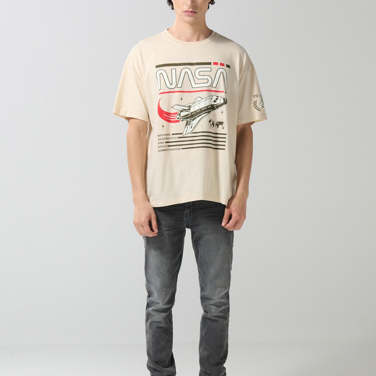KOAJ - KOAJ Camiseta oversize kaki clara de NASA con cuello redondo Hombre