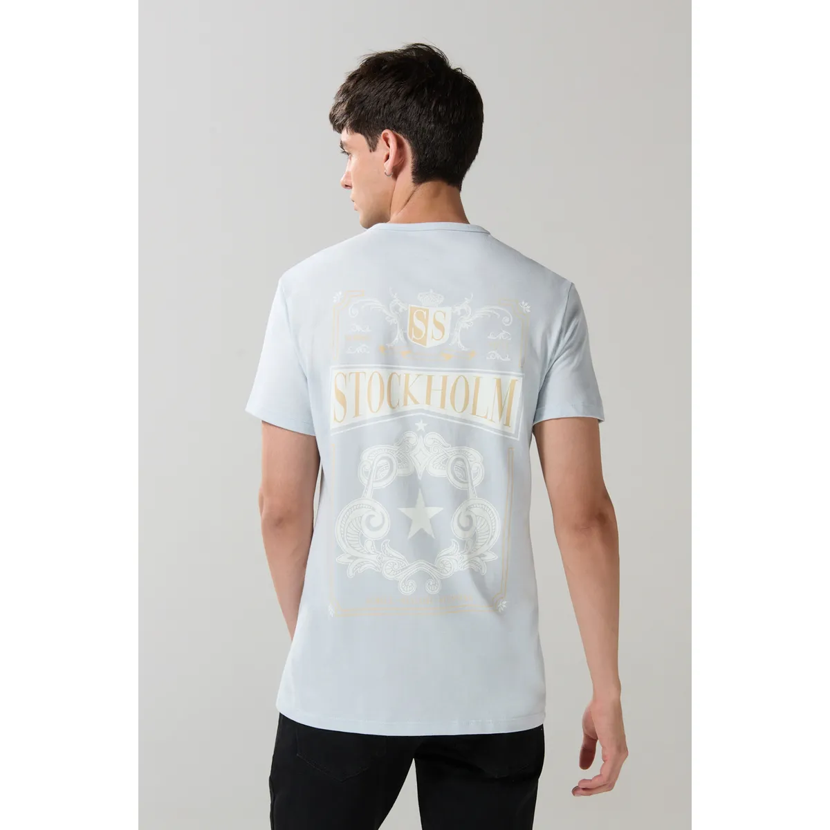 KOAJ - KOAJ Camiseta manga corta azul clara con diseños college Hombre