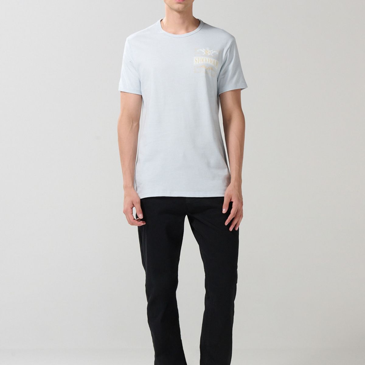 KOAJ - KOAJ Camiseta manga corta azul clara con diseños college Hombre