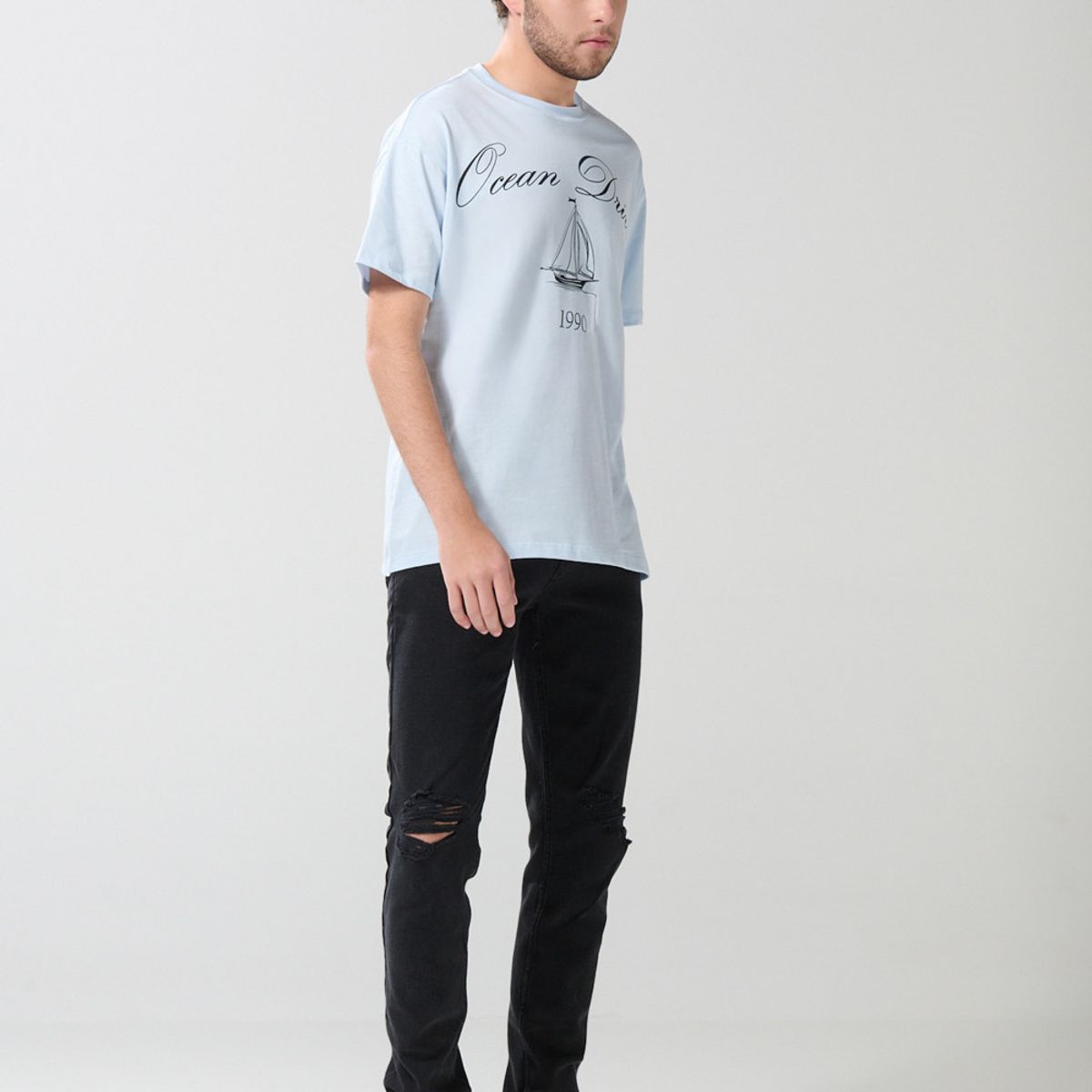 KOAJ - KOAJ Camiseta azul clara cuello redondo con diseño college Hombre