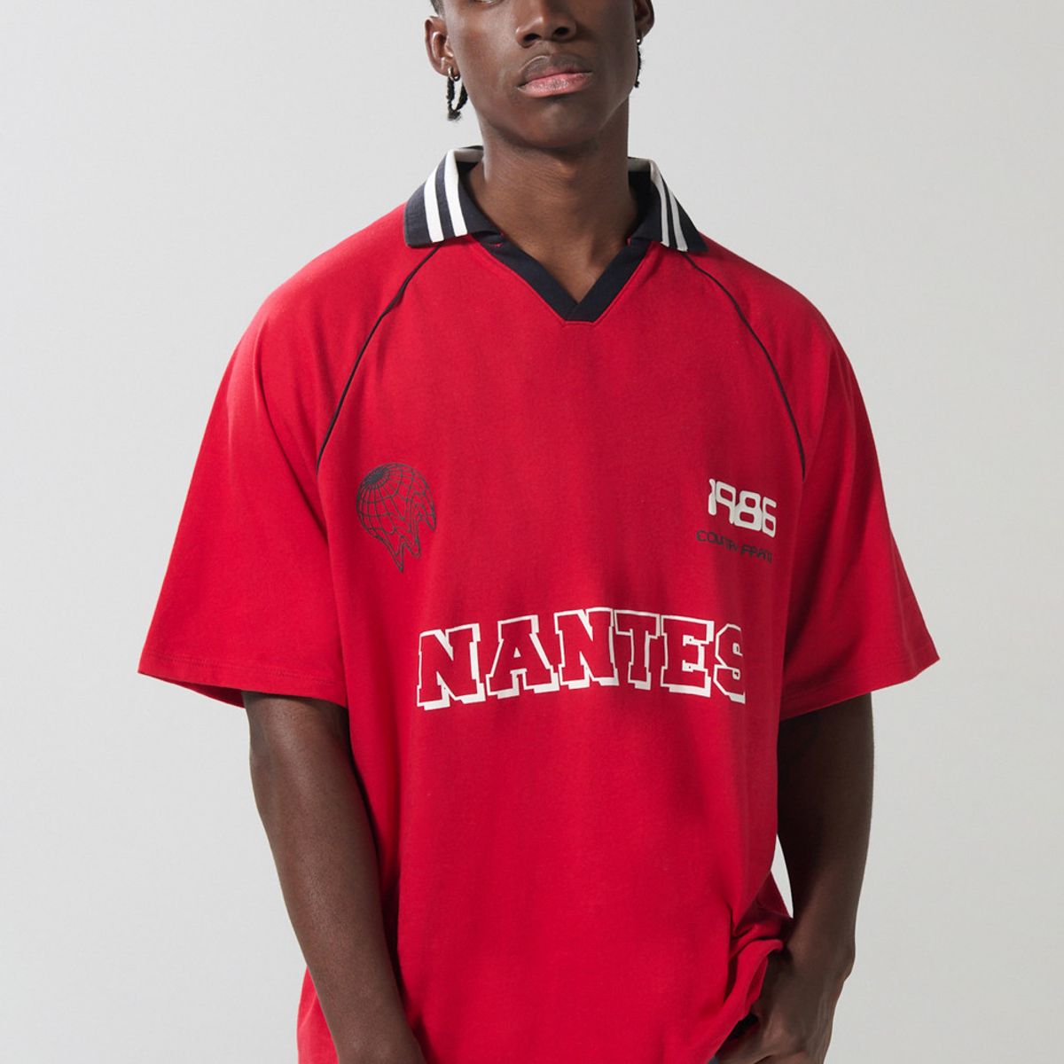 KOAJ - KOAJ Camiseta oversize roja college con manga ranglan corta Hombre