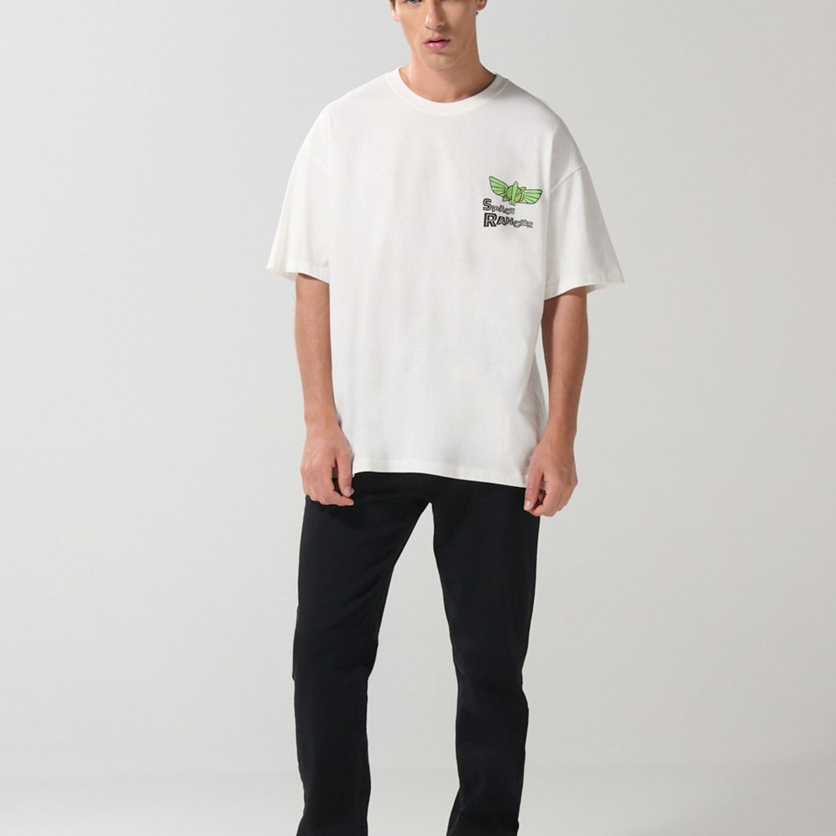 KOAJ - KOAJ Camiseta oversize manga corta crema de Toy Story Hombre