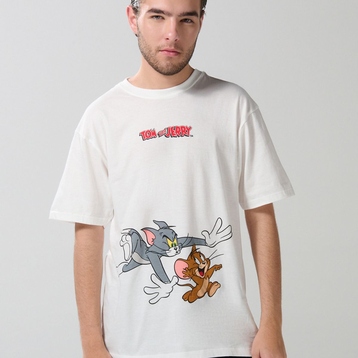 KOAJ - KOAJ Camiseta de Tom y Jerry crema con cuello redondo Hombre