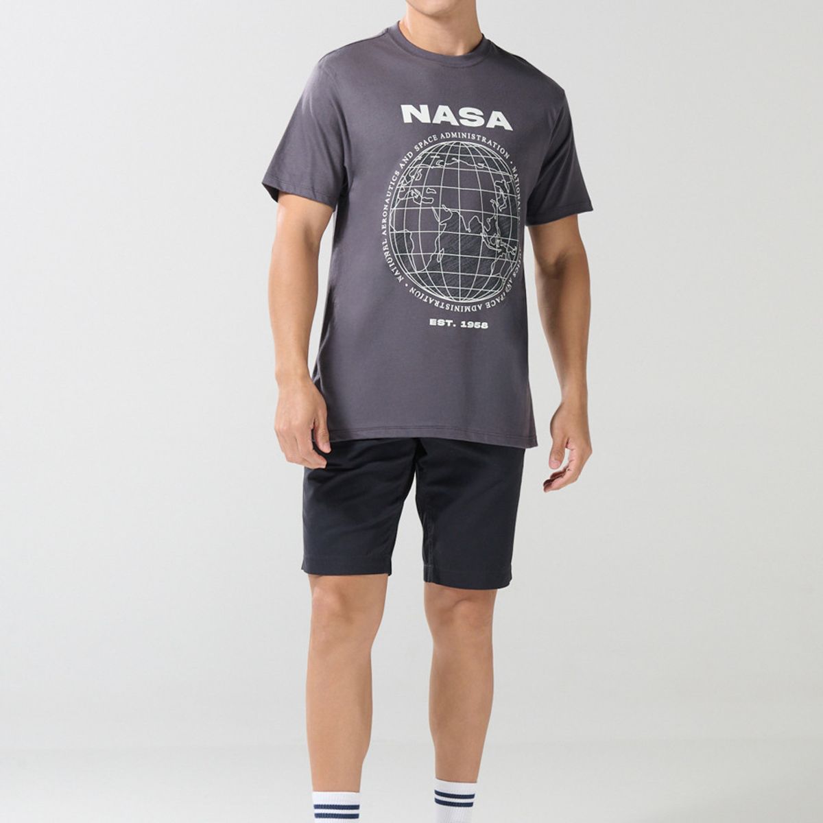 KOAJ - KOAJ Camiseta manga corta gris intensa de NASA Hombre