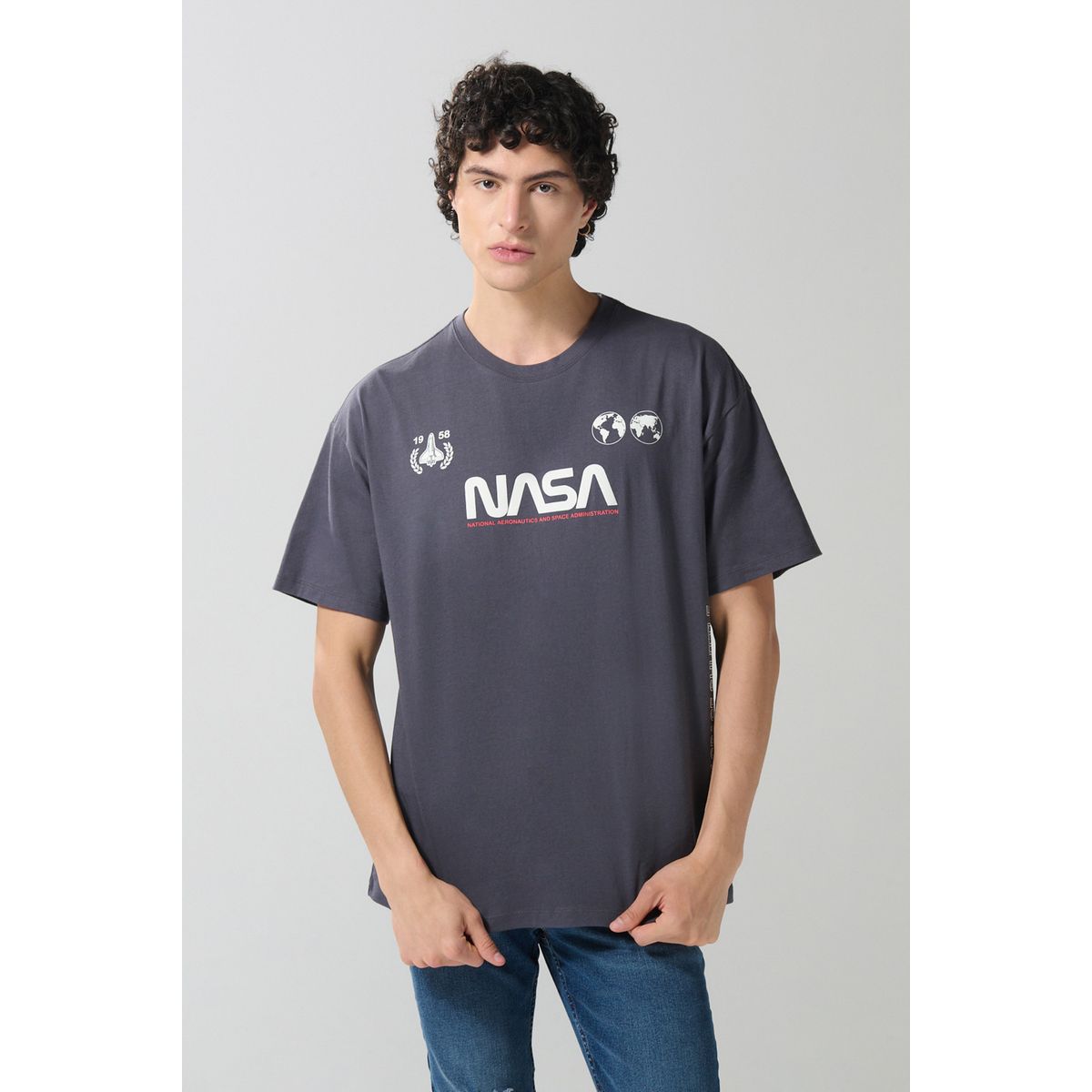 KOAJ - KOAJ Camiseta gris intensa oversize manga corta de NASA Hombre