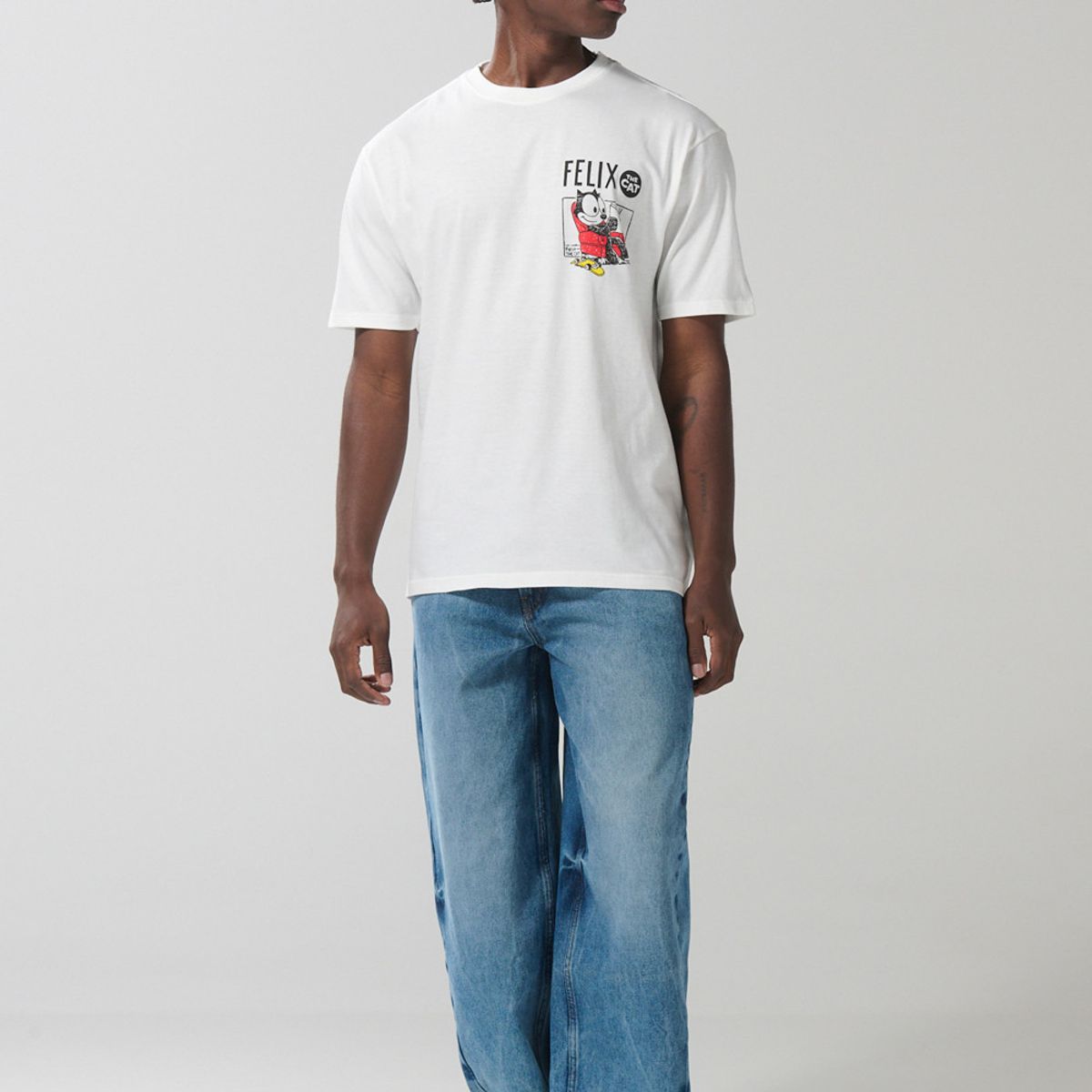 KOAJ - KOAJ Camiseta crema manga corta con estampado de Félix el Ga Hombre