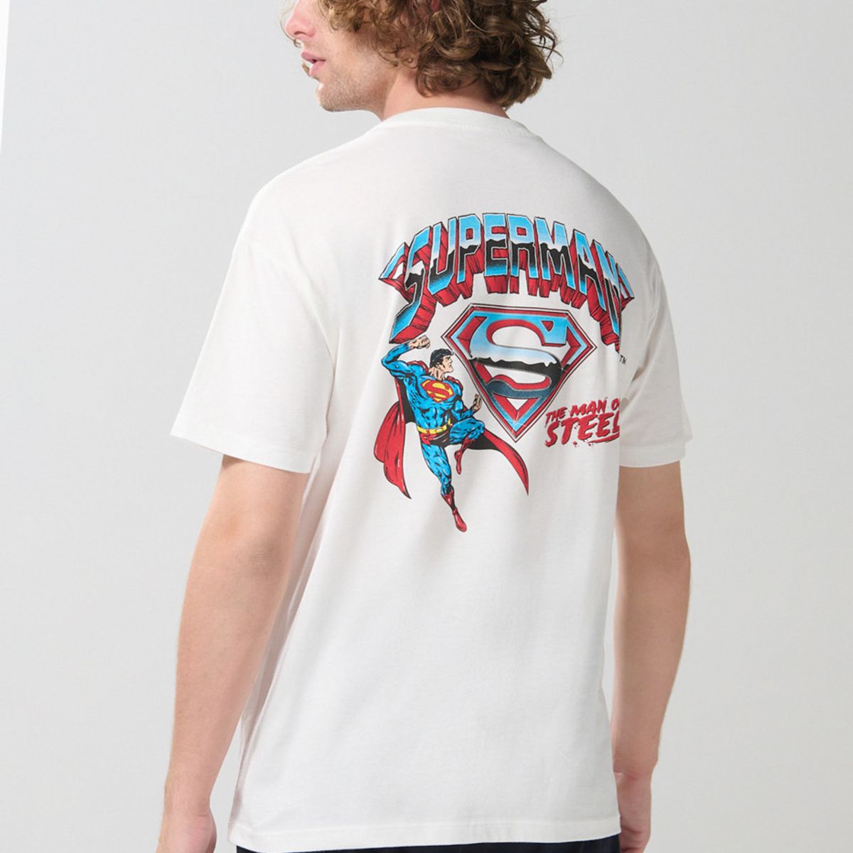 KOAJ - KOAJ Camiseta oversize crema manga corta de Superman Hombre