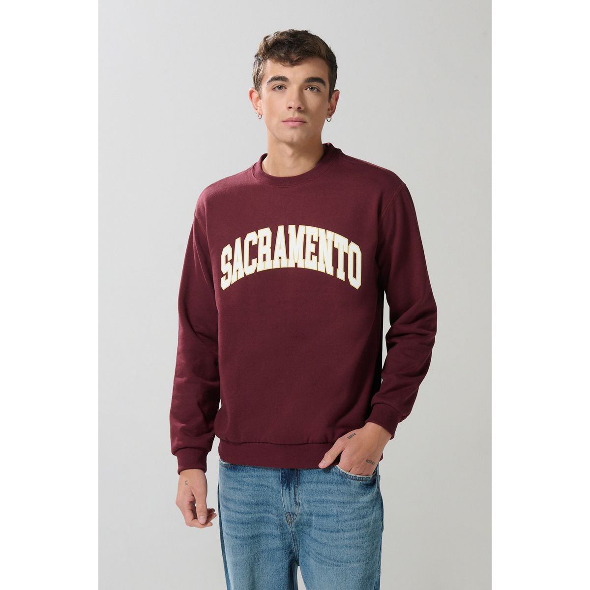 KOAJ - KOAJ Buzo cuello redondo rojo oscuro con texto college blanc Hombre