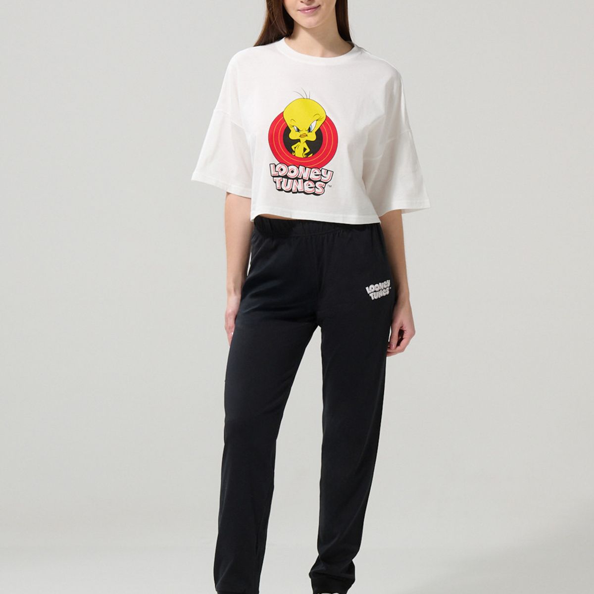 KOAJ - KOAJ Camiseta crema clara crop top oversize de Looney Tunes Mujer