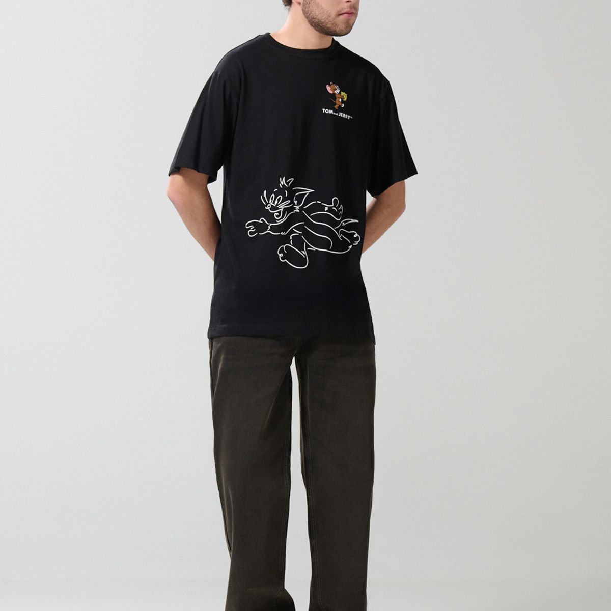 KOAJ - KOAJ Camiseta cuello redondo negra con arte de Tom y Jerry Hombre