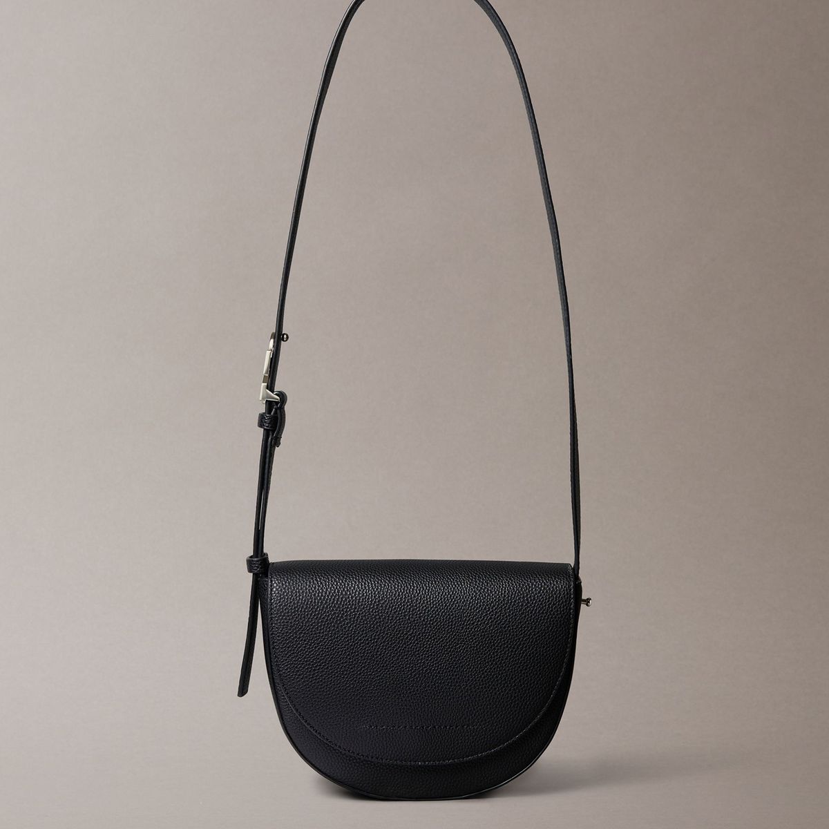 CALVIN KLEIN - Bolso negro saddle archive Calvin Klein