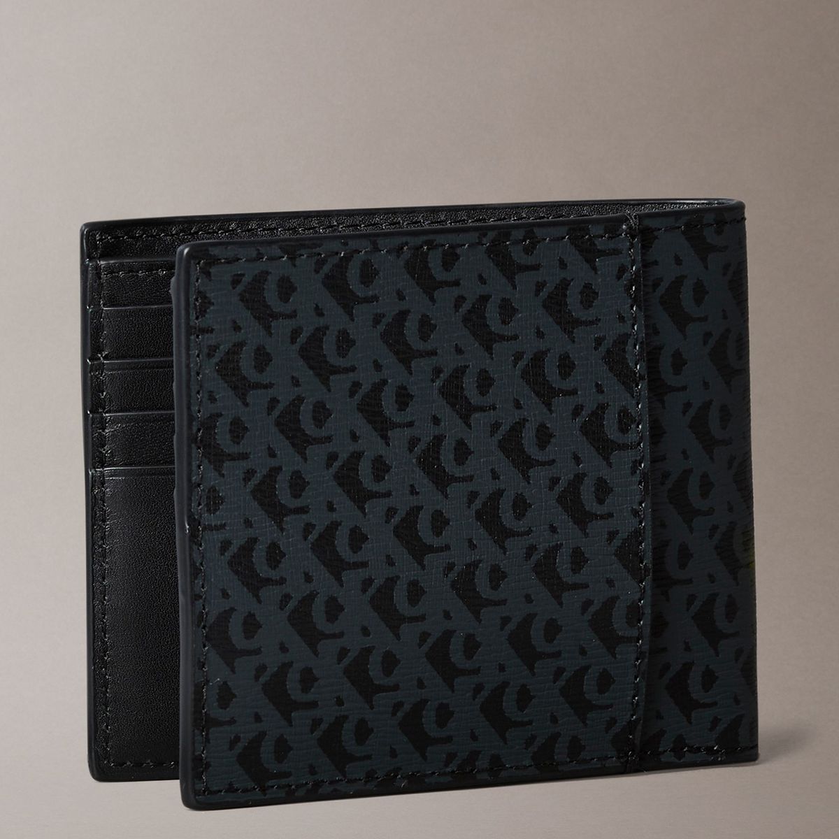 CALVIN KLEIN - Billetera negra plegable mate con monograma Calvin Klein