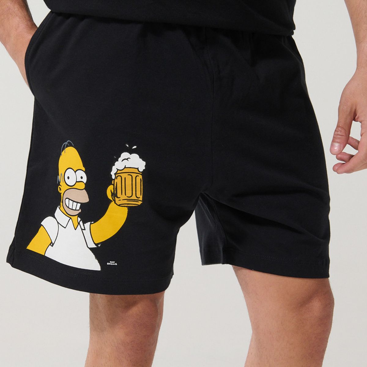 KOAJ - KOAJ Bermuda negra con diseño de Los Simpson y bolsillos Hombre