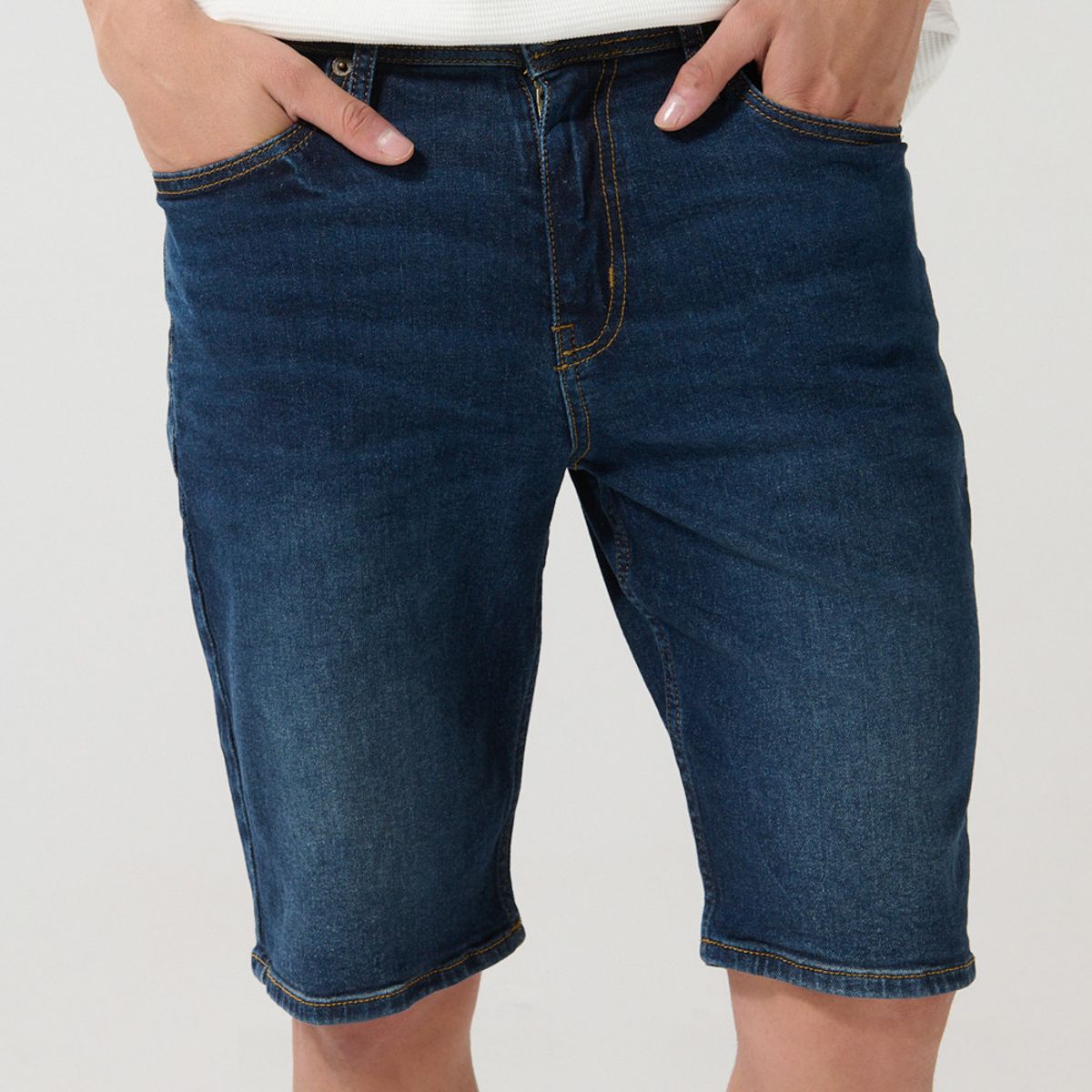 KOAJ - KOAJ Bermuda en jean slim azul con tiro bajo y costuras visi Hombre