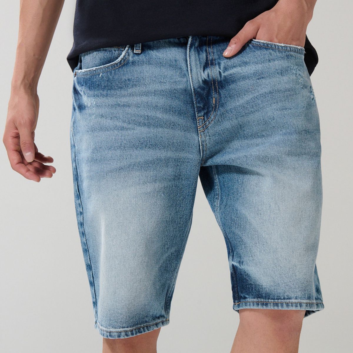 KOAJ - KOAJ Bermuda en jean slim azul con rotos y desgastes Hombre