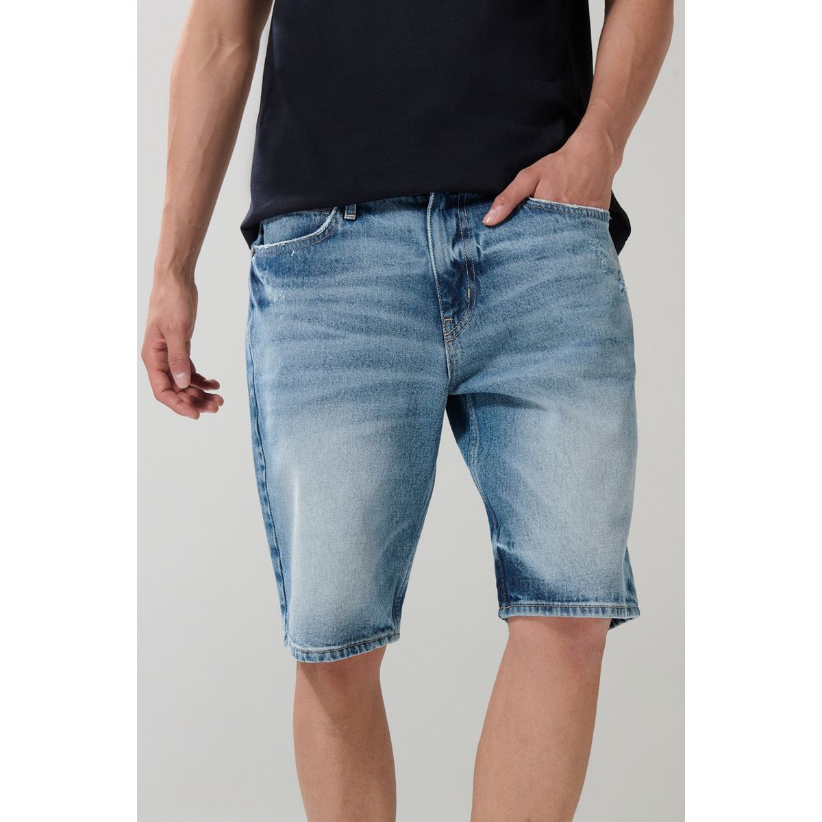 KOAJ - KOAJ Bermuda en jean slim azul con rotos y desgastes Hombre