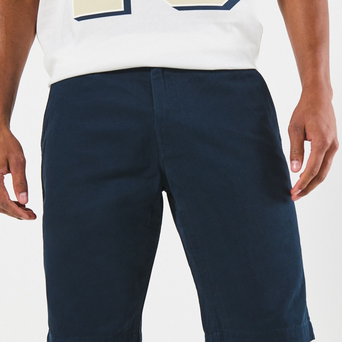 KOAJ - KOAJ Bermuda unicolor en dril tiro bajo con bolsillos funcio Hombre