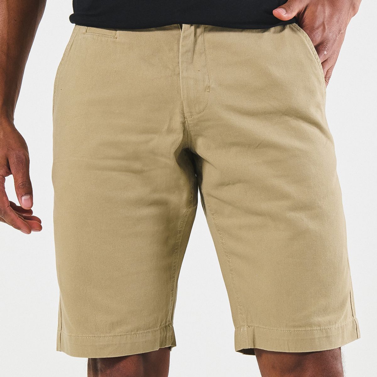 KOAJ - KOAJ Bermuda unicolor en dril tiro bajo con bolsillos funcio Hombre