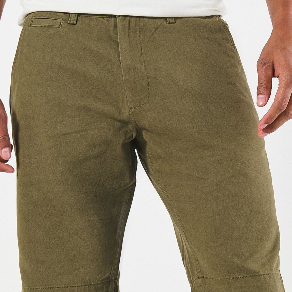 KOAJ - KOAJ Bermuda unicolor en dril tiro bajo con bolsillos funcio Hombre