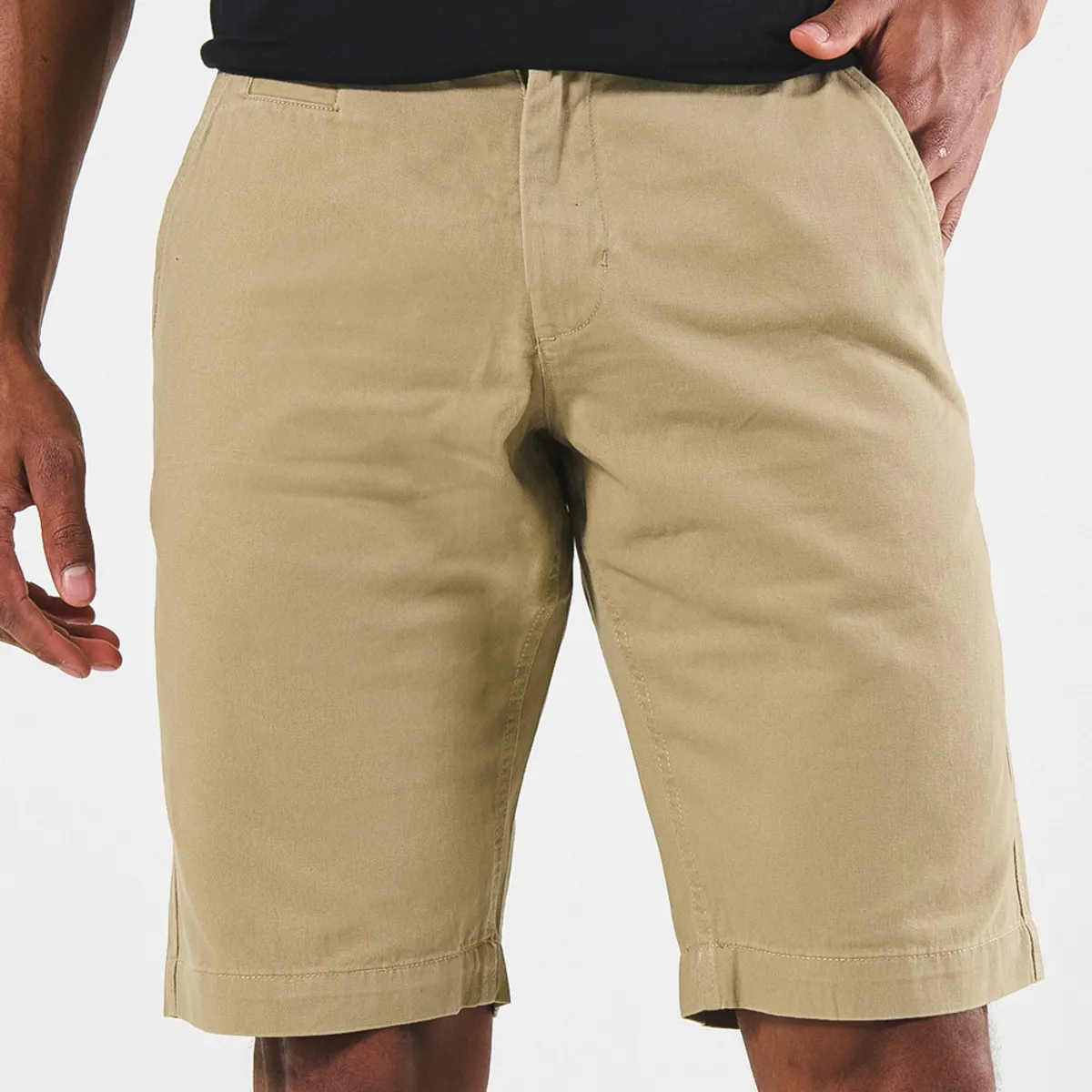 KOAJ - KOAJ Bermuda unicolor en dril tiro bajo con bolsillos funcio Hombre