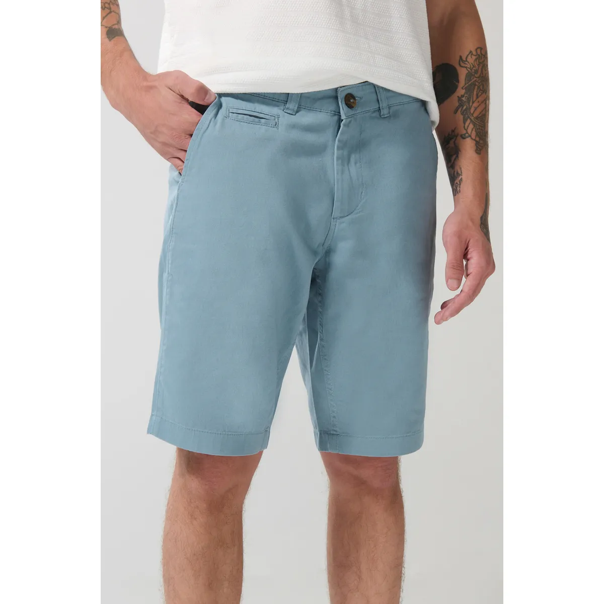 KOAJ - KOAJ Bermuda en dril unicolor tiro bajo con bolsillos latera Hombre