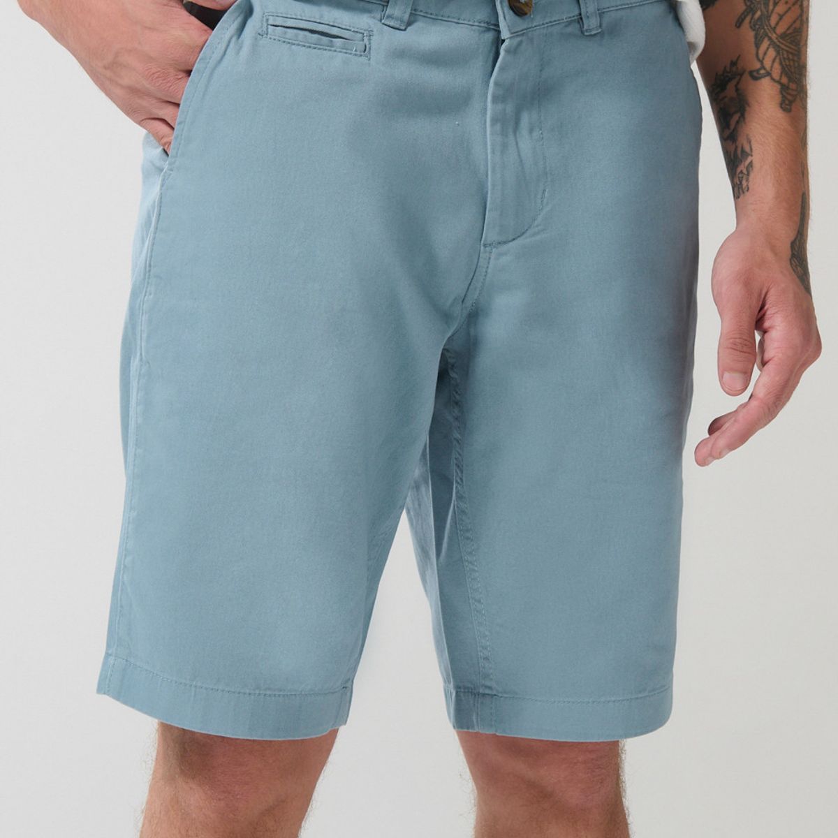 KOAJ - KOAJ Bermuda en dril unicolor tiro bajo con bolsillos latera Hombre