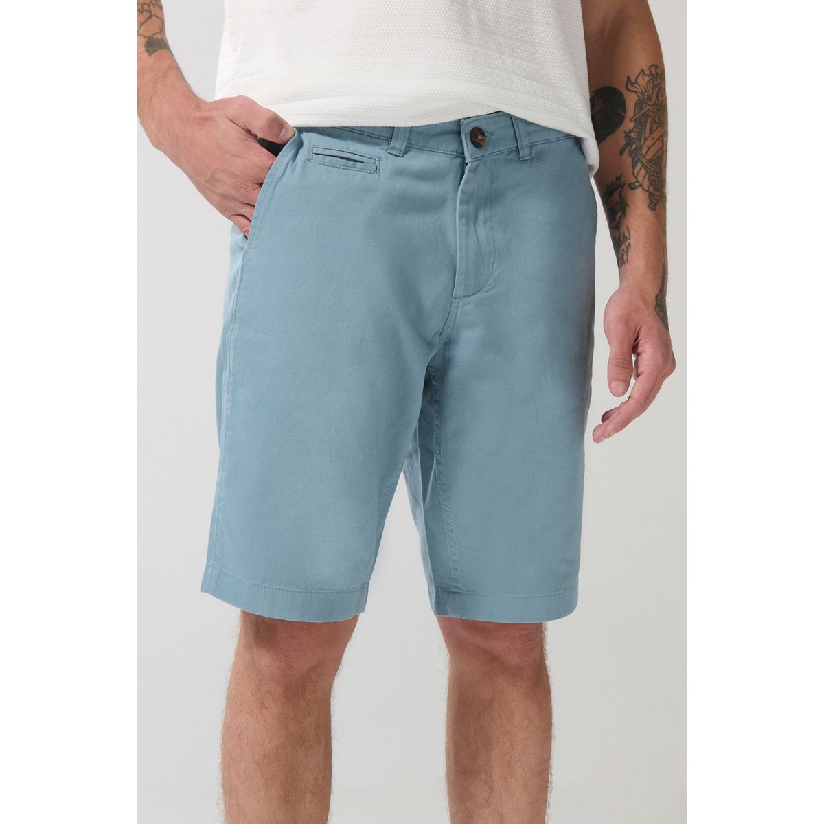 KOAJ - KOAJ Bermuda en dril unicolor tiro bajo con bolsillos latera Hombre