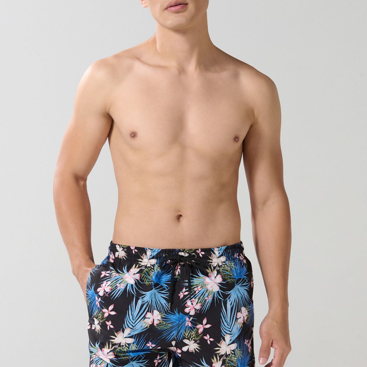 KOAJ - KOAJ Bermuda negra playera con estampados y tiro bajo Hombre