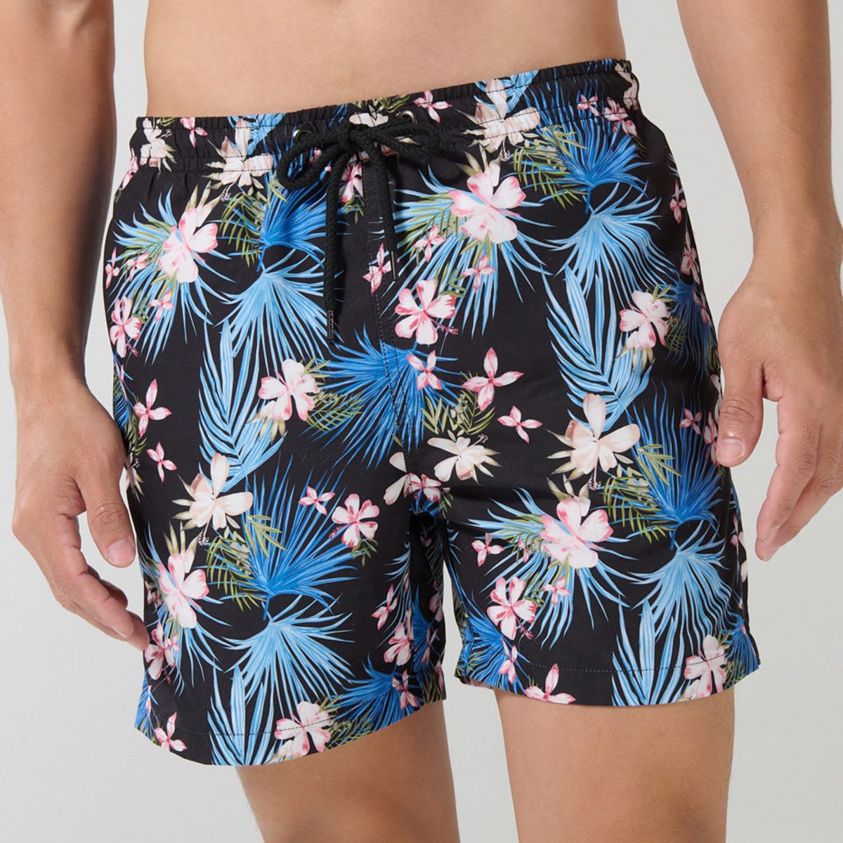 KOAJ - KOAJ Bermuda negra playera con estampados y tiro bajo Hombre