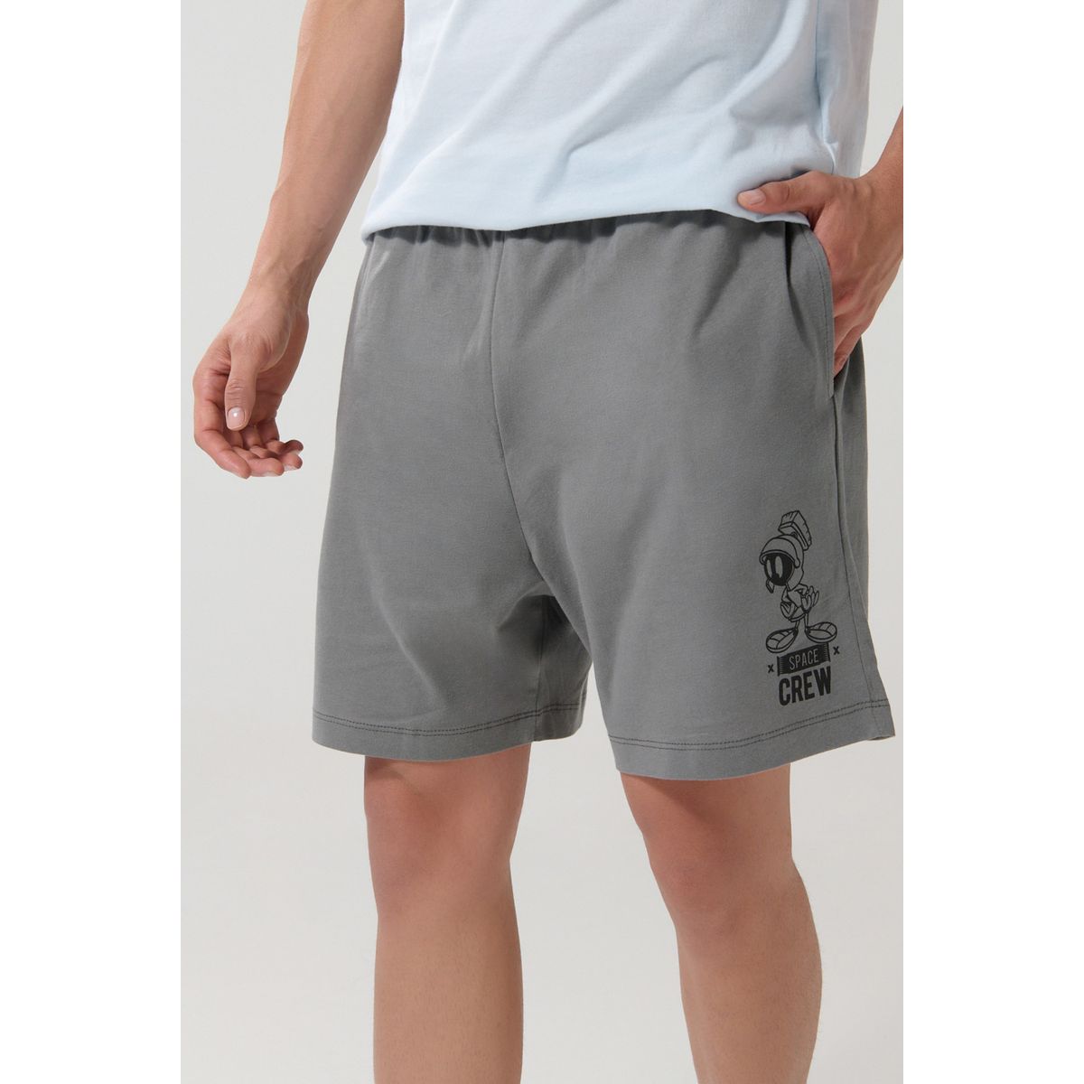 KOAJ - KOAJ Bermuda gris intensa con bolsillos y arte de Looney Tun Hombre