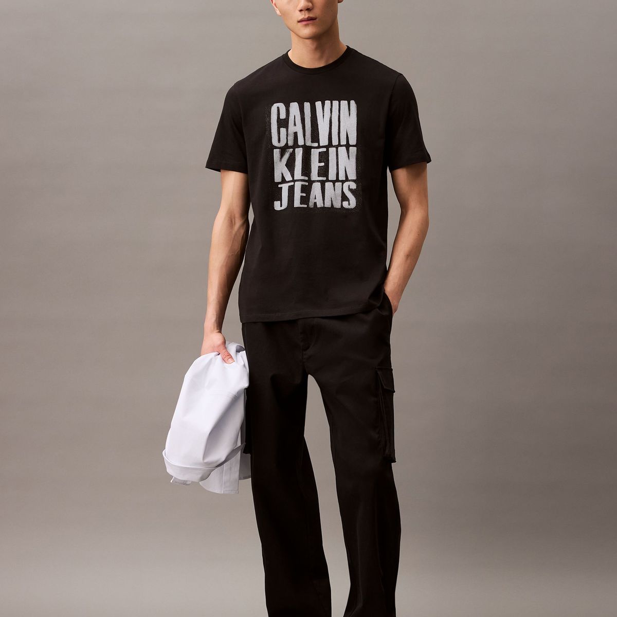 CALVIN KLEIN - Camiseta negra Stacked Graphic Crewnec Calvin Klein