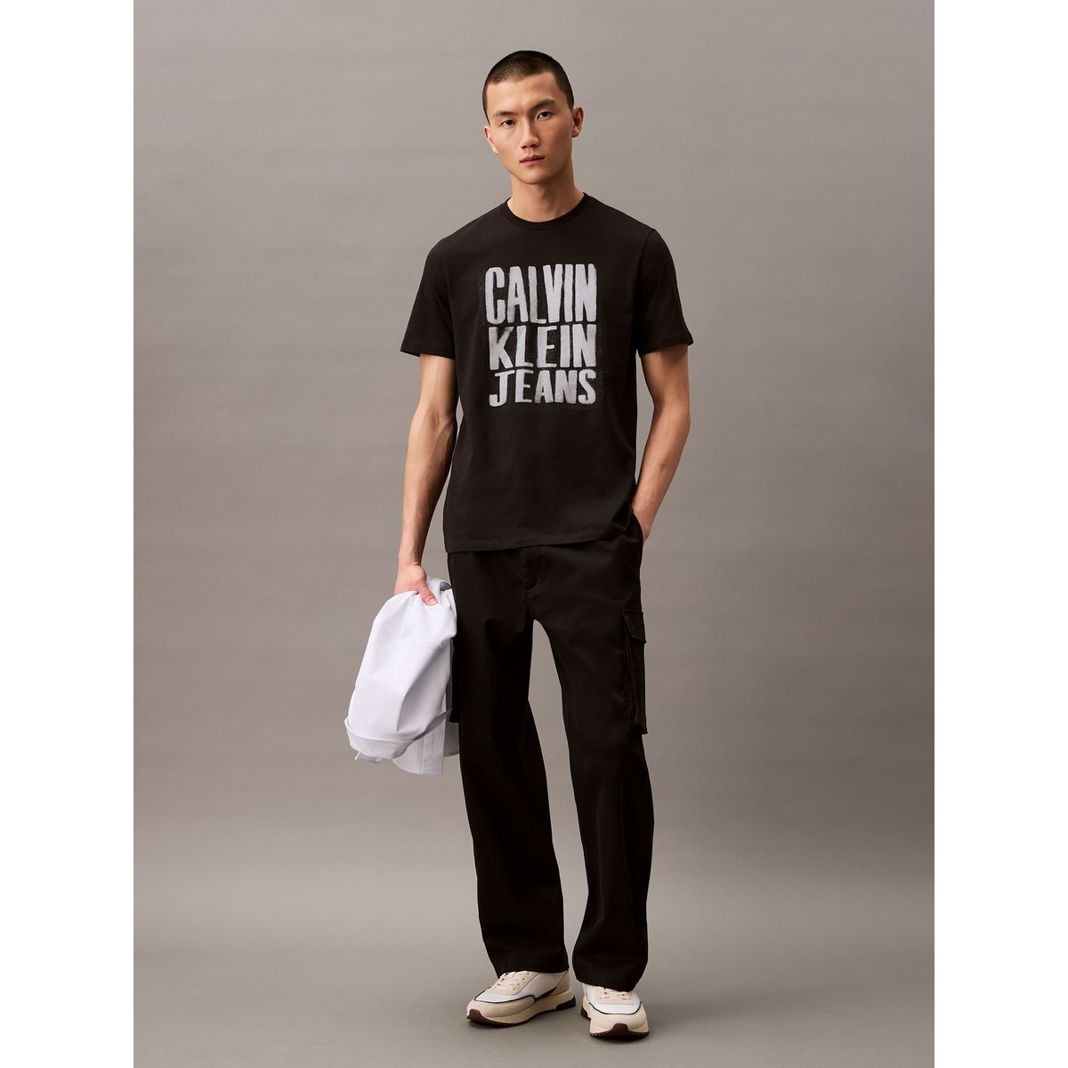 CALVIN KLEIN - Camiseta negra Stacked Graphic Crewnec Calvin Klein