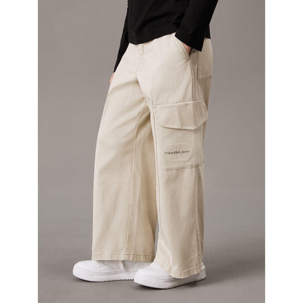 CALVIN KLEIN - Pantalón Beige Cargo de Pierna Ancha Calvin Klein
