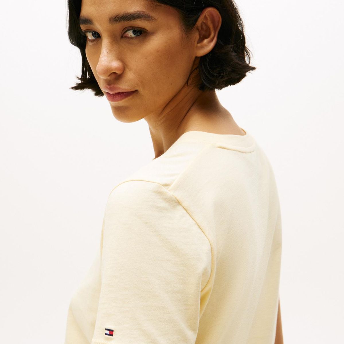 TOMMY HILFIGER - Camiseta amarilla con cuello redondo y logo distintivo Tommy Hilfiger