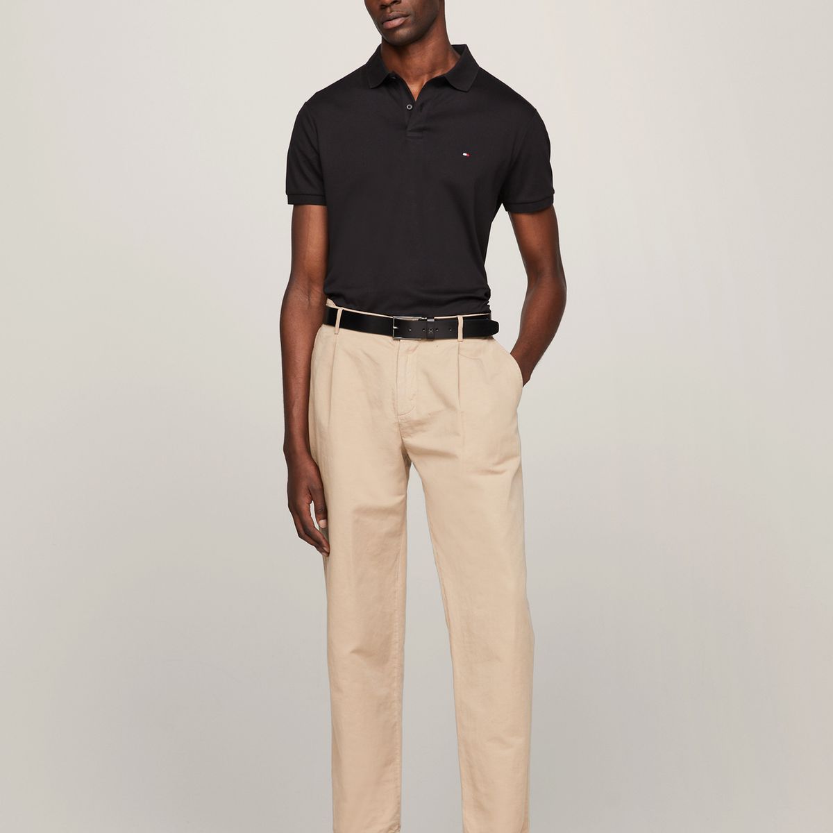 TOMMY HILFIGER - Polo negro Essential de corte regular con logo Tommy Hilfiger