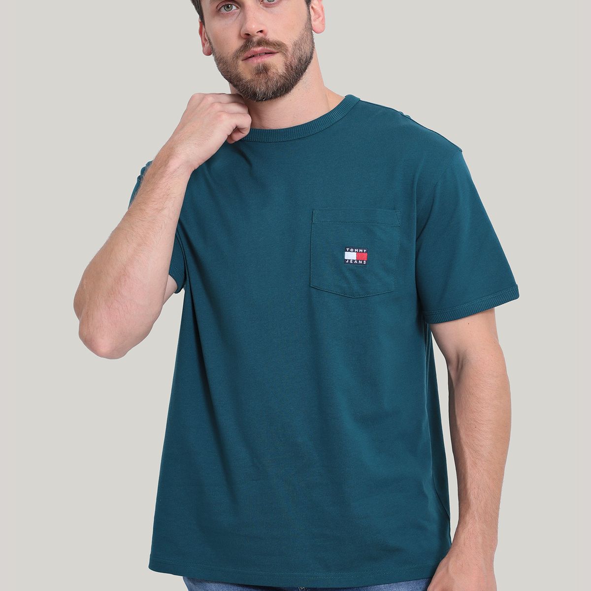 TOMMY HILFIGER - Camiseta verde de corte regular con bolsillo Tommy Jeans