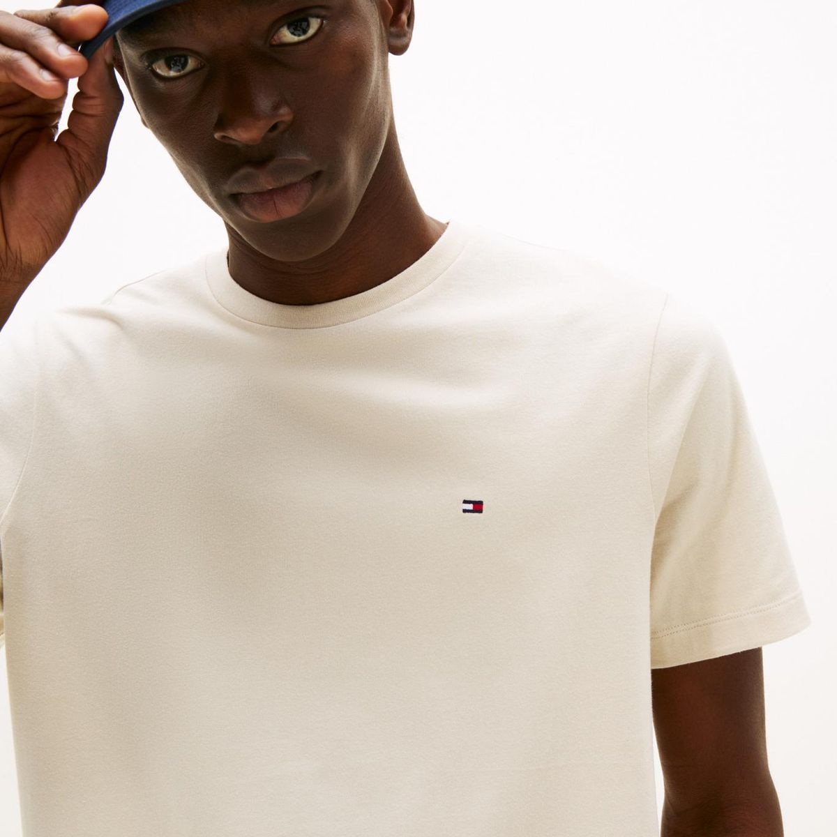 TOMMY HILFIGER - Camiseta beige de cuello redondo con logo bordado Tommy Hilfiger