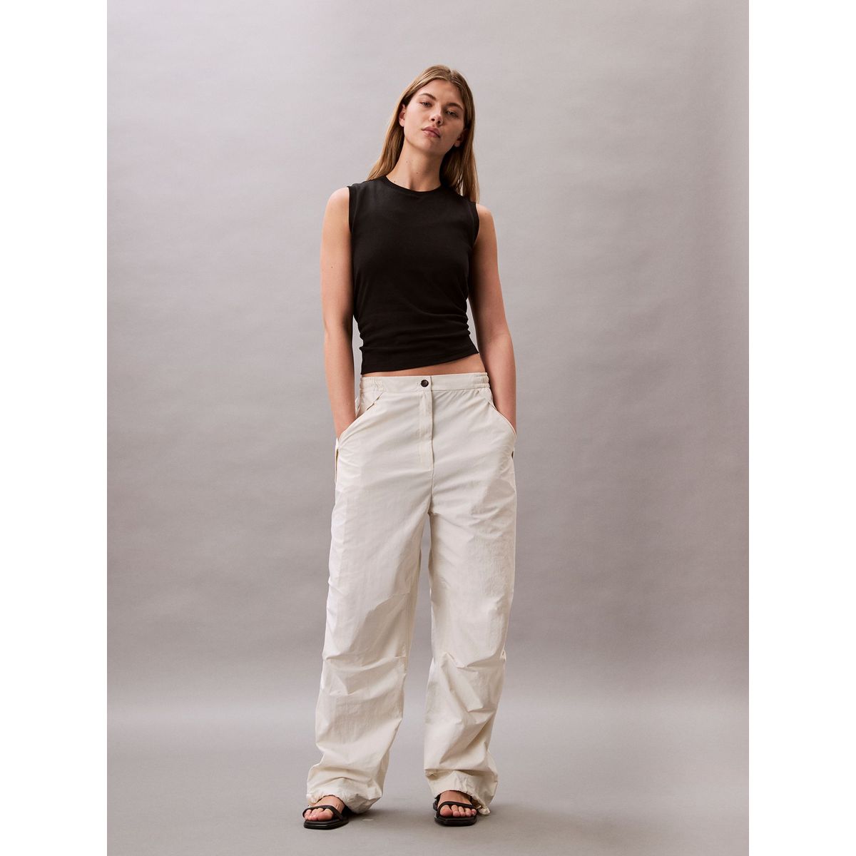 CALVIN KLEIN - Pantalones blanco parachute de nailon suave Calvin Klein