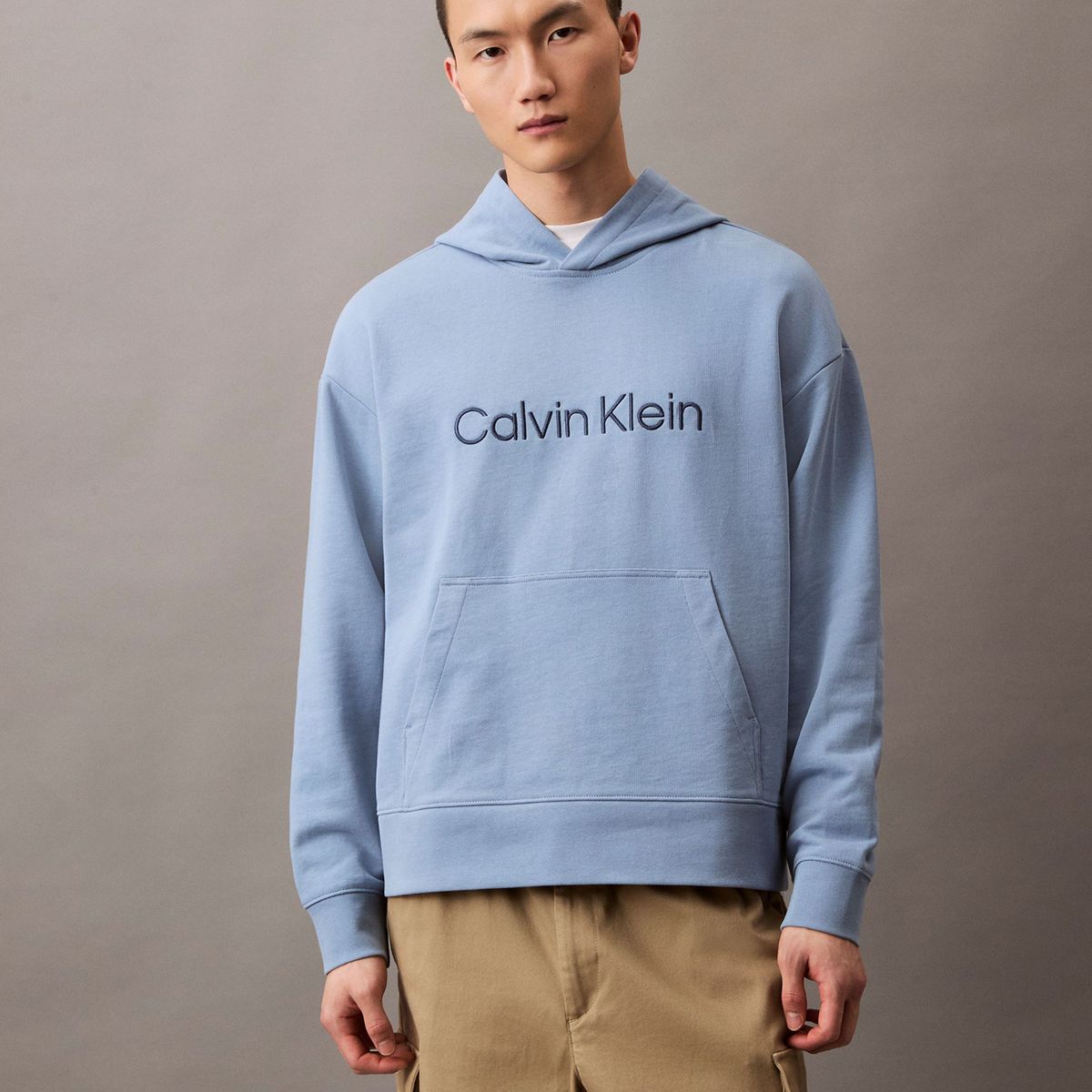 CALVIN KLEIN - Buzo multicolor con capota de felpa con logo estándar Calvin Klein