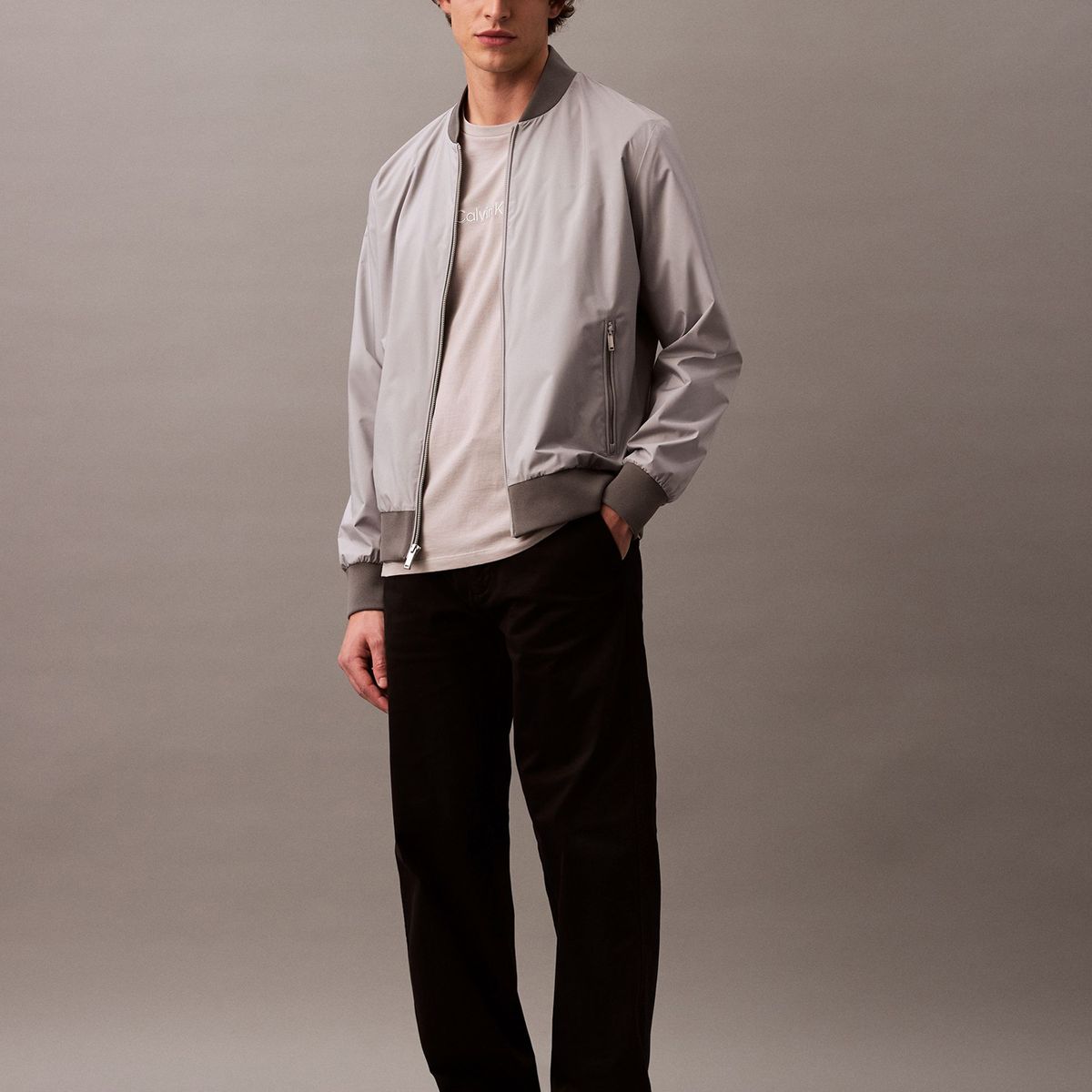 CALVIN KLEIN - Camiseta gris Tonal Graphic Crewneck Calvin Klein