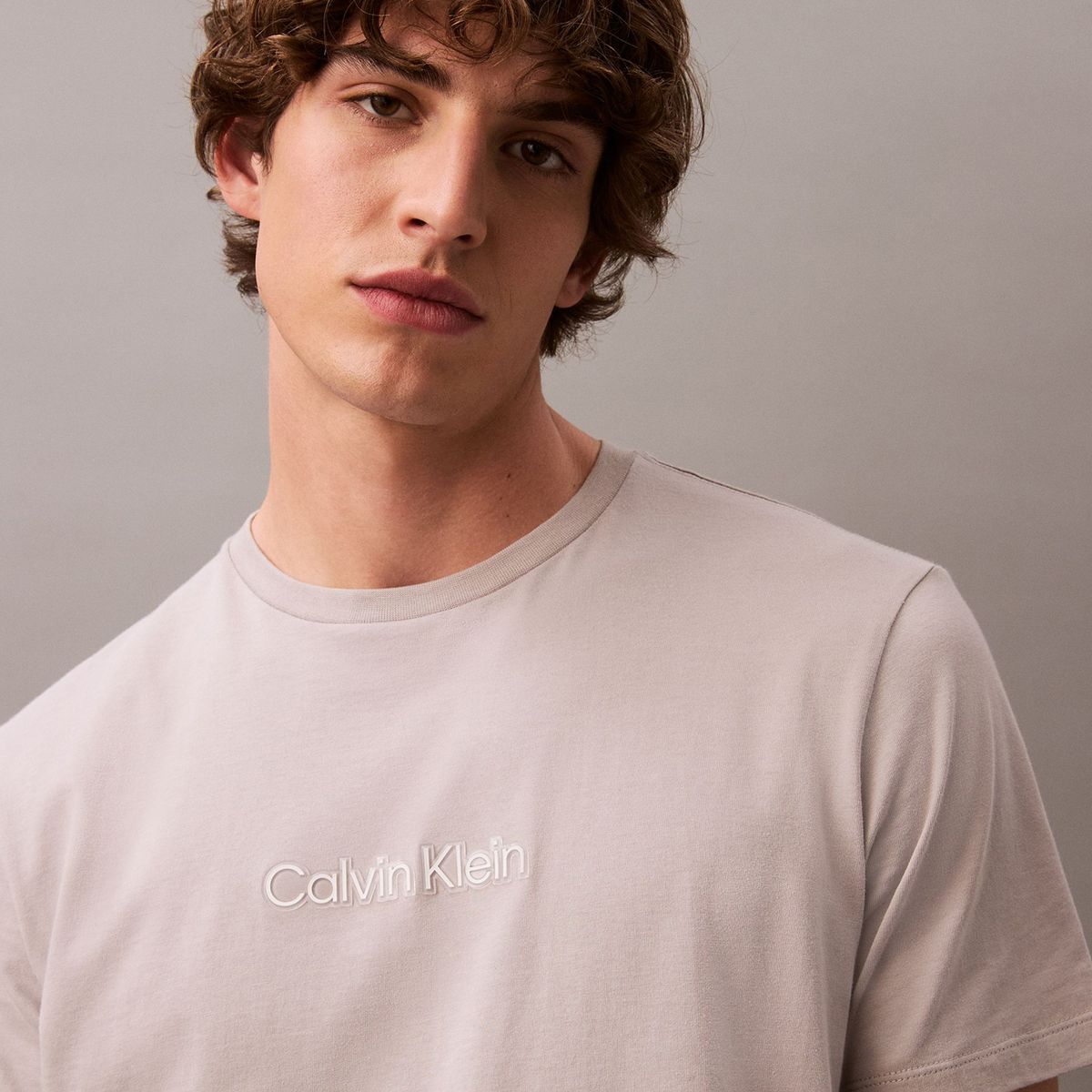 CALVIN KLEIN - Camiseta gris Tonal Graphic Crewneck Calvin Klein