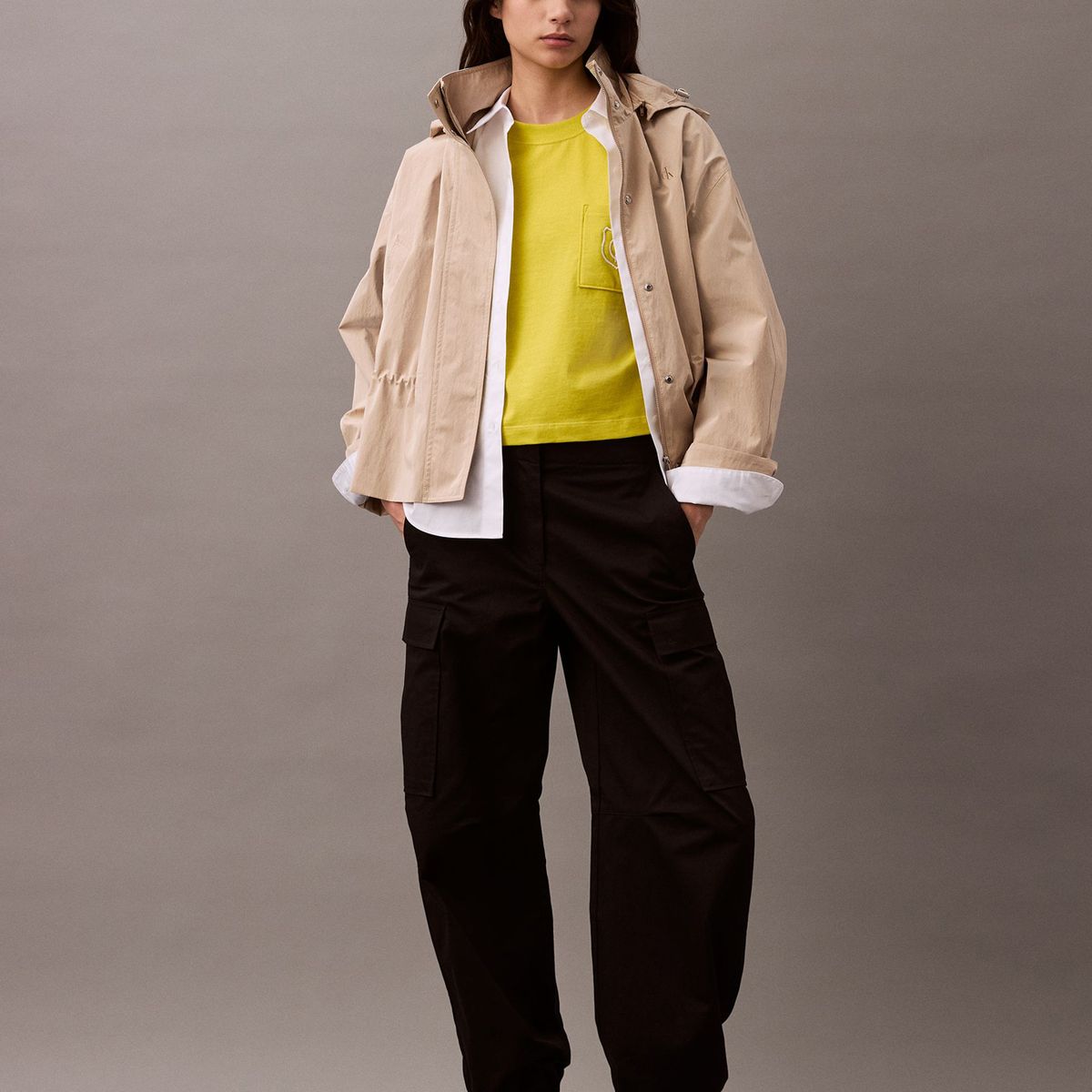 CALVIN KLEIN - Camiseta amarilla cropped con escudo con logo Calvin Klein